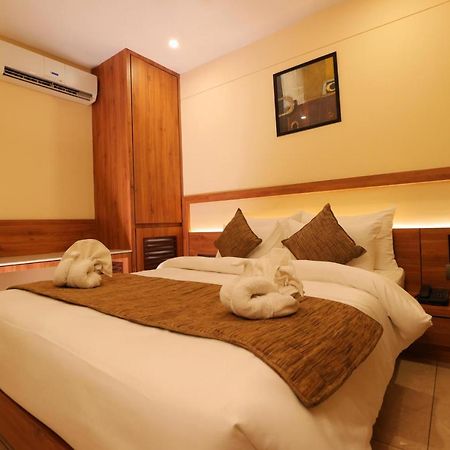 Hotel Kavery Rajkot Extérieur photo