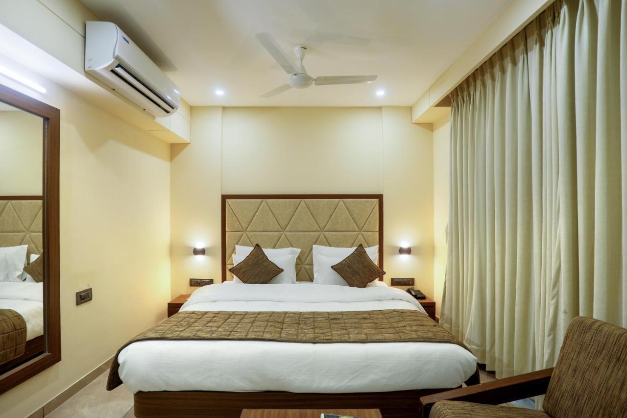 Hotel Kavery Rajkot Extérieur photo