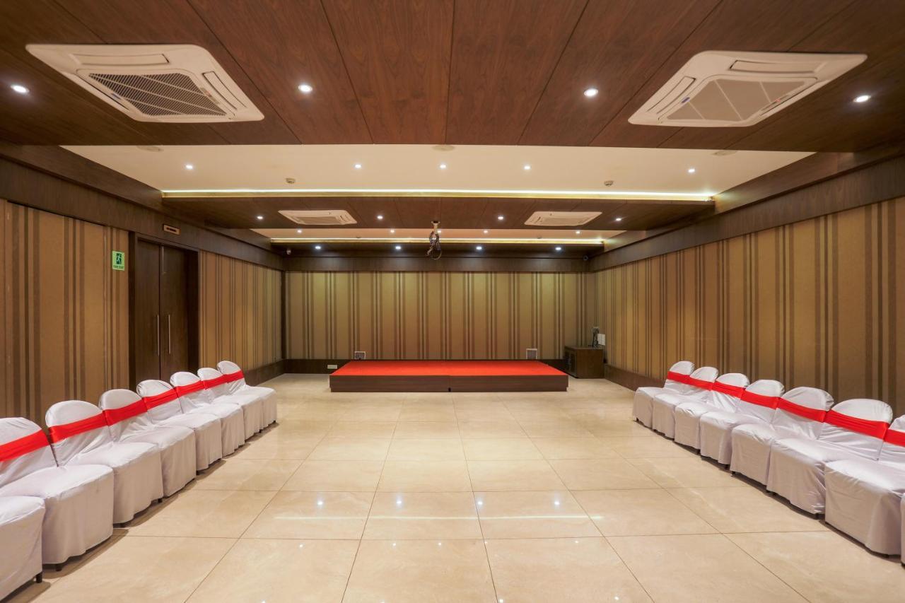 Hotel Kavery Rajkot Extérieur photo