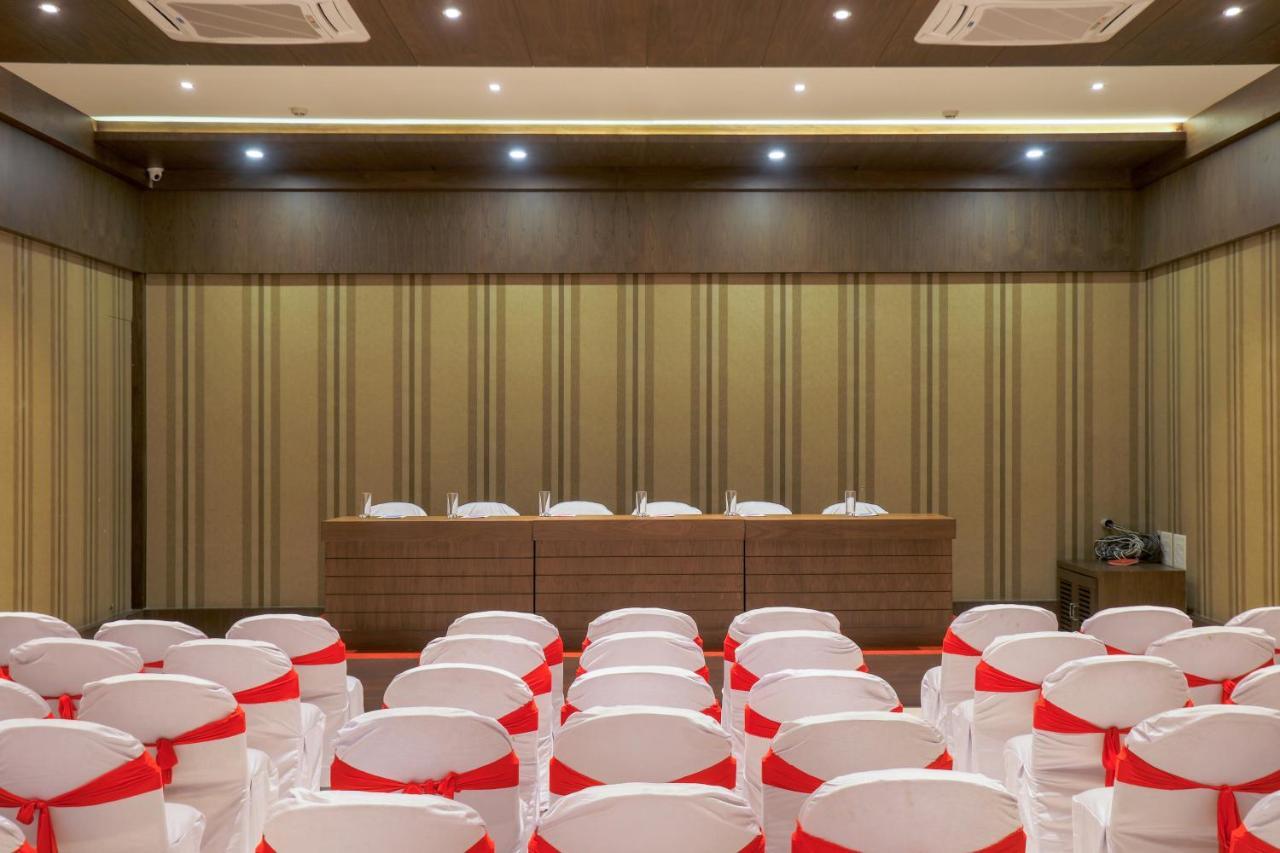 Hotel Kavery Rajkot Extérieur photo