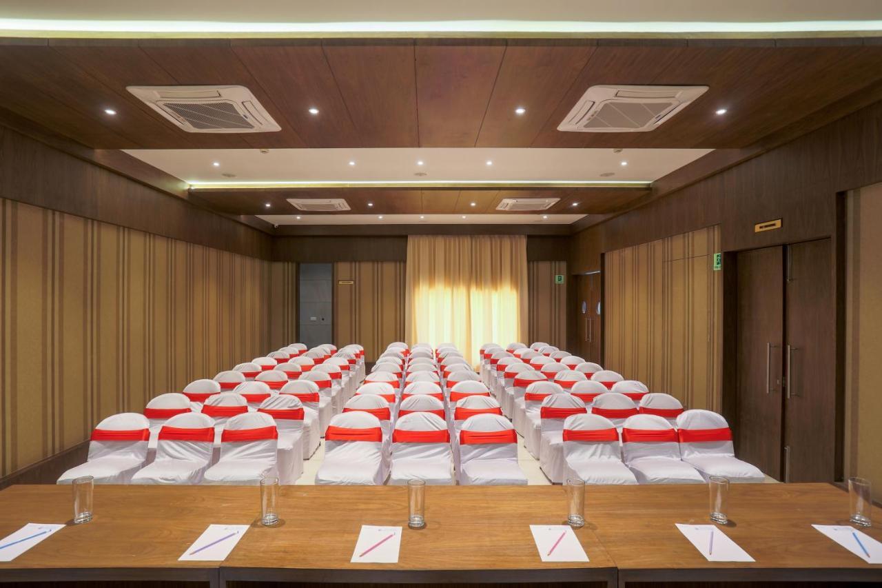 Hotel Kavery Rajkot Extérieur photo