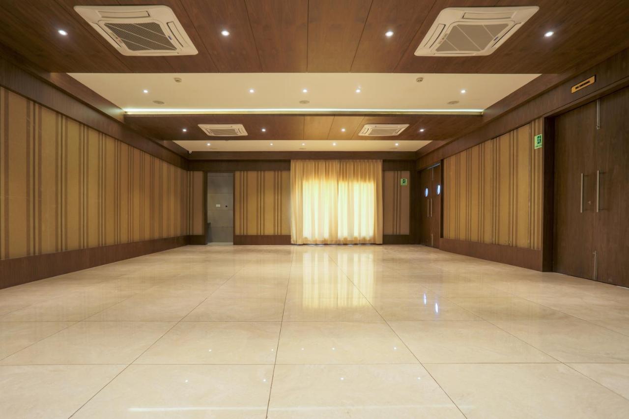 Hotel Kavery Rajkot Extérieur photo