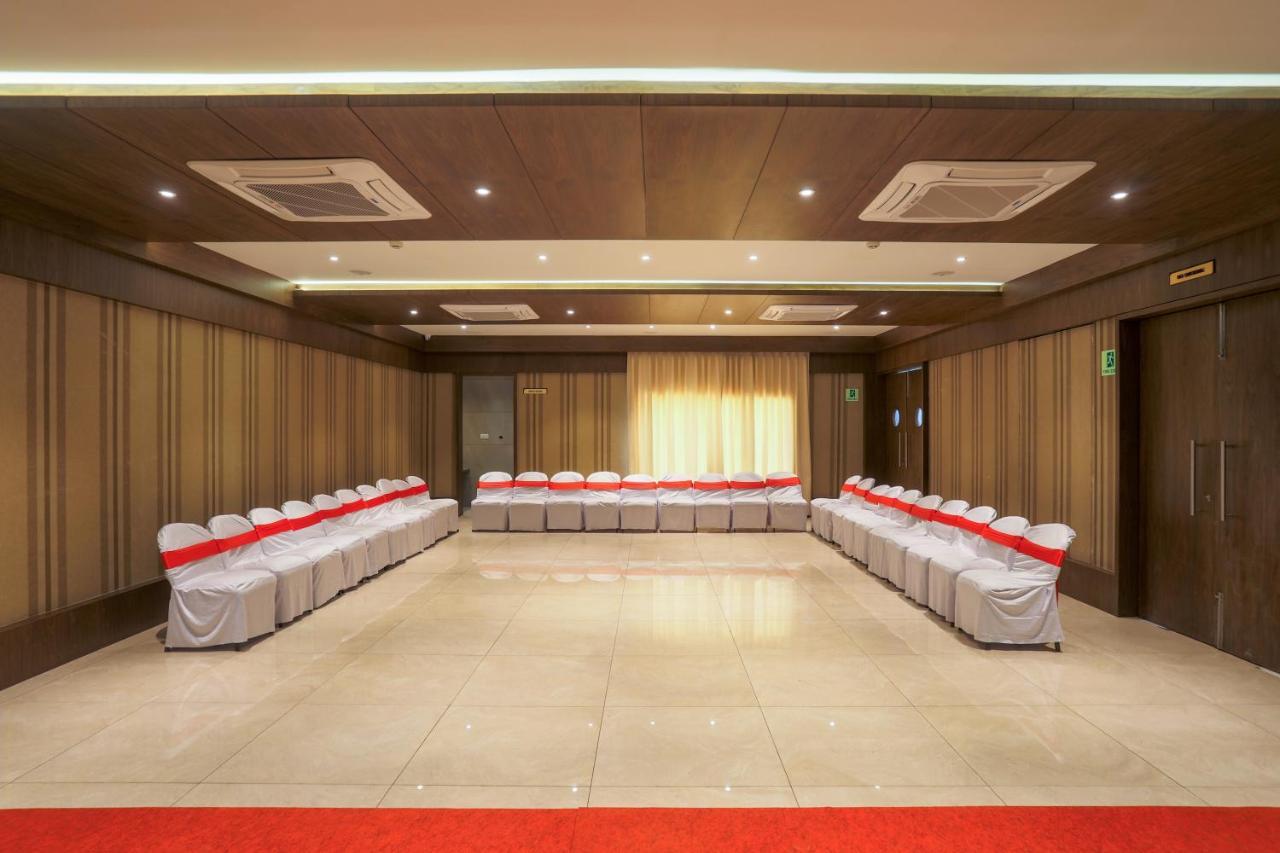 Hotel Kavery Rajkot Extérieur photo