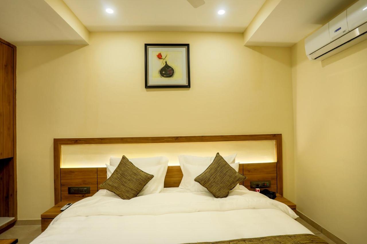 Hotel Kavery Rajkot Extérieur photo