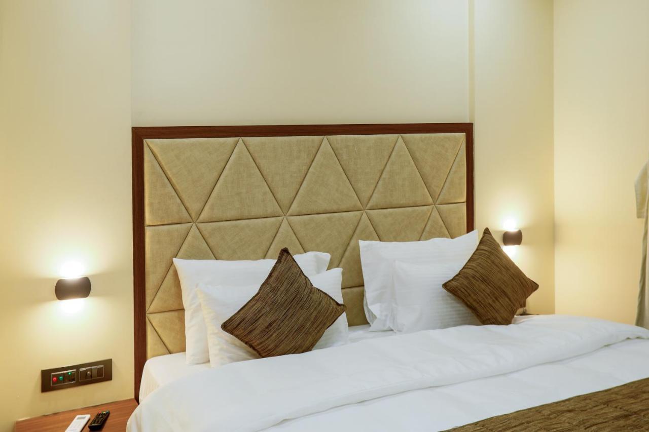 Hotel Kavery Rajkot Extérieur photo