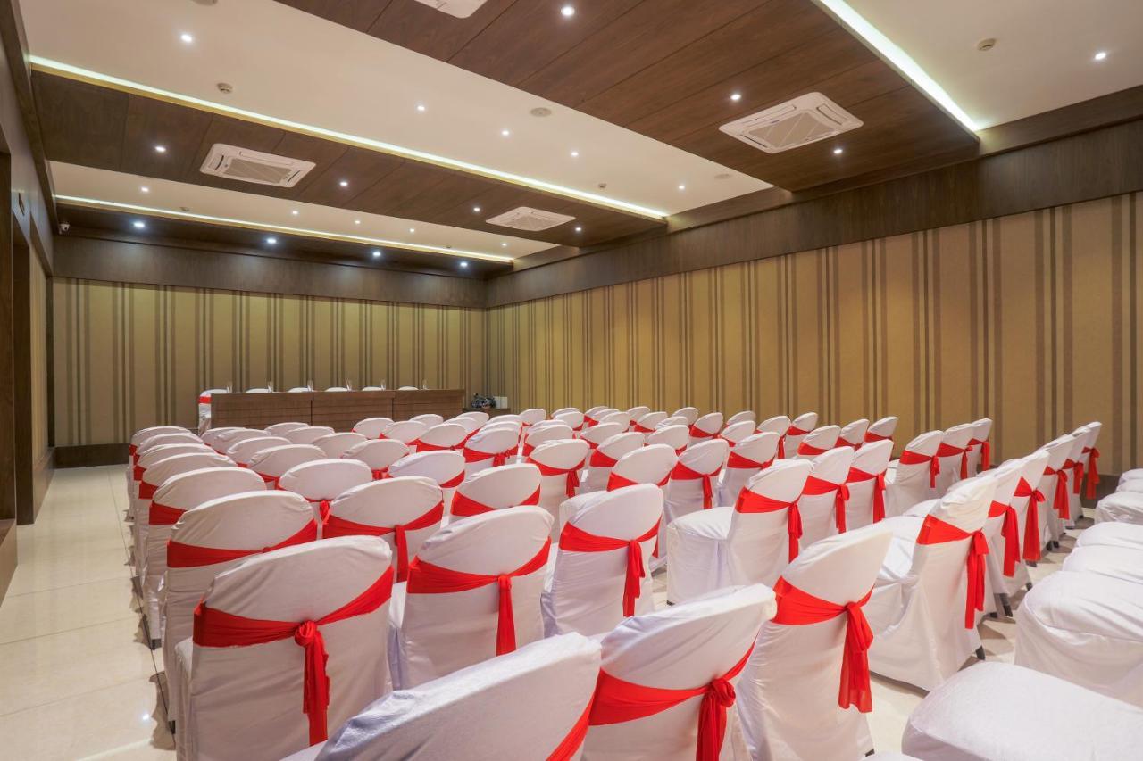 Hotel Kavery Rajkot Extérieur photo