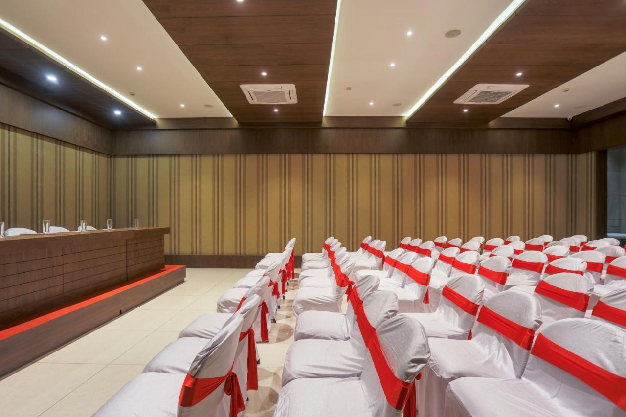 Hotel Kavery Rajkot Extérieur photo