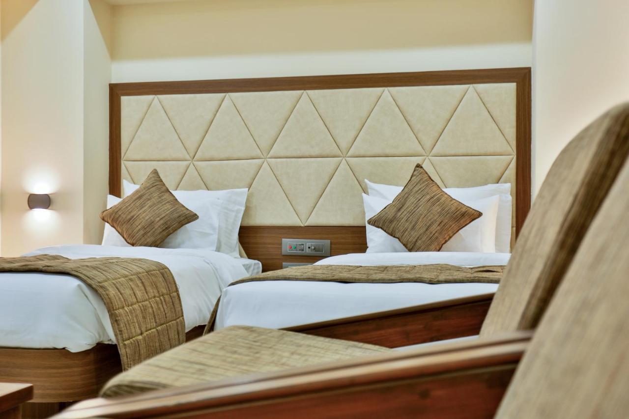 Hotel Kavery Rajkot Extérieur photo