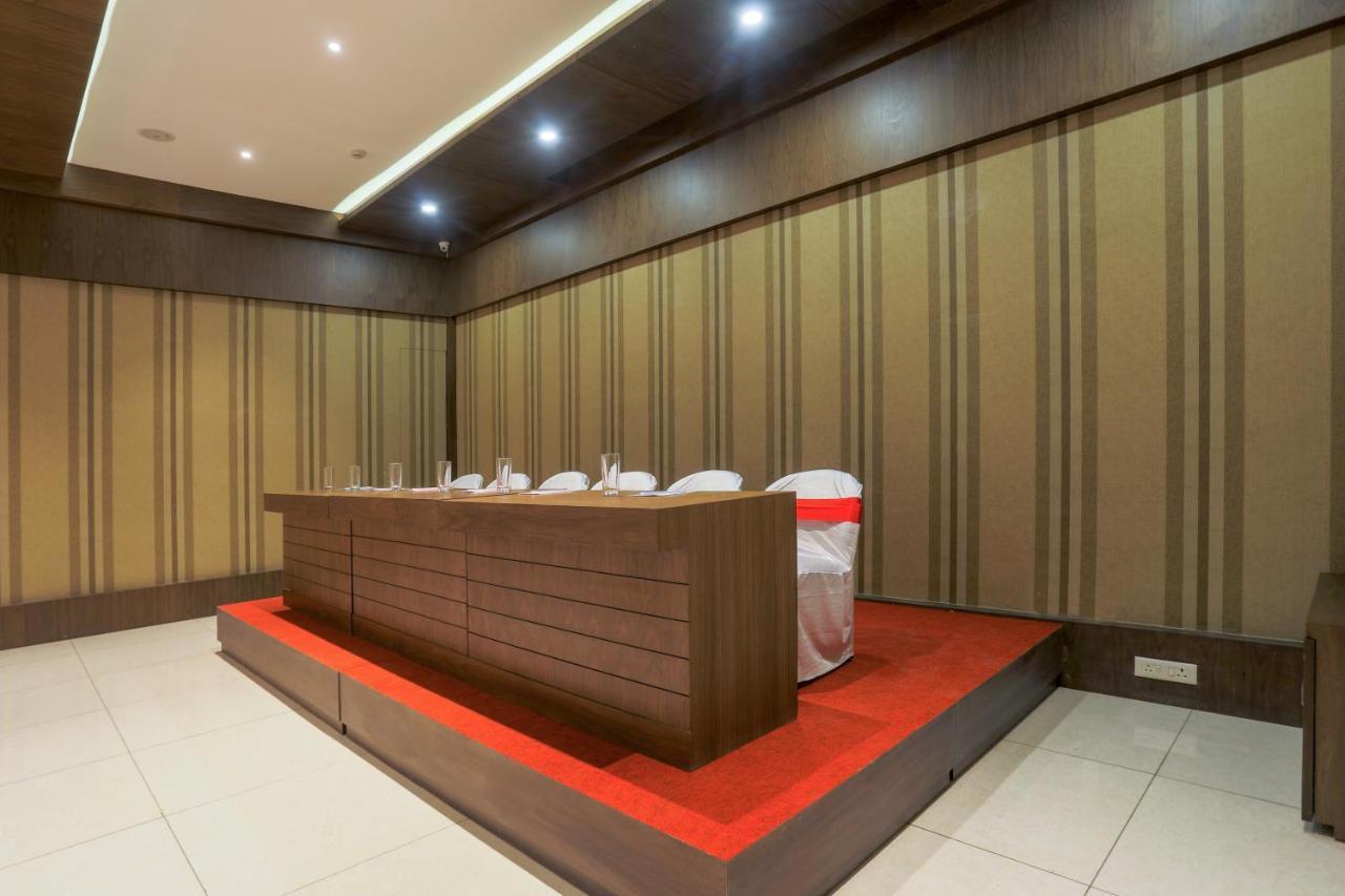 Hotel Kavery Rajkot Extérieur photo