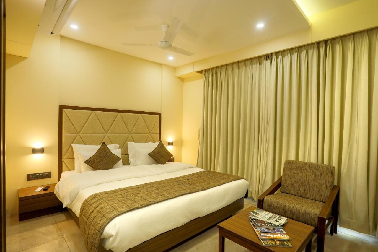 Hotel Kavery Rajkot Extérieur photo