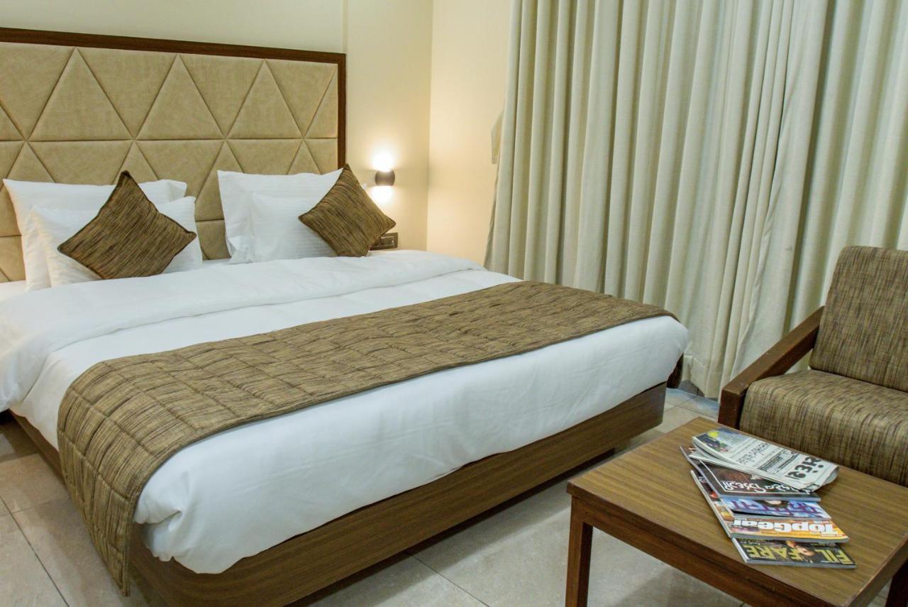 Hotel Kavery Rajkot Extérieur photo
