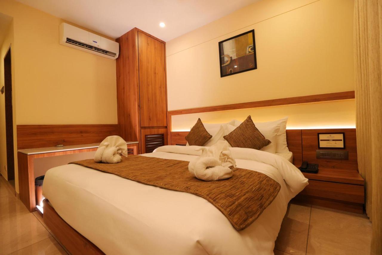 Hotel Kavery Rajkot Extérieur photo