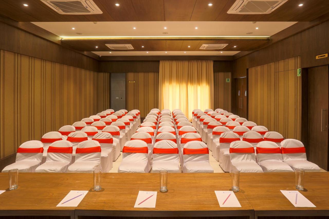 Hotel Kavery Rajkot Extérieur photo
