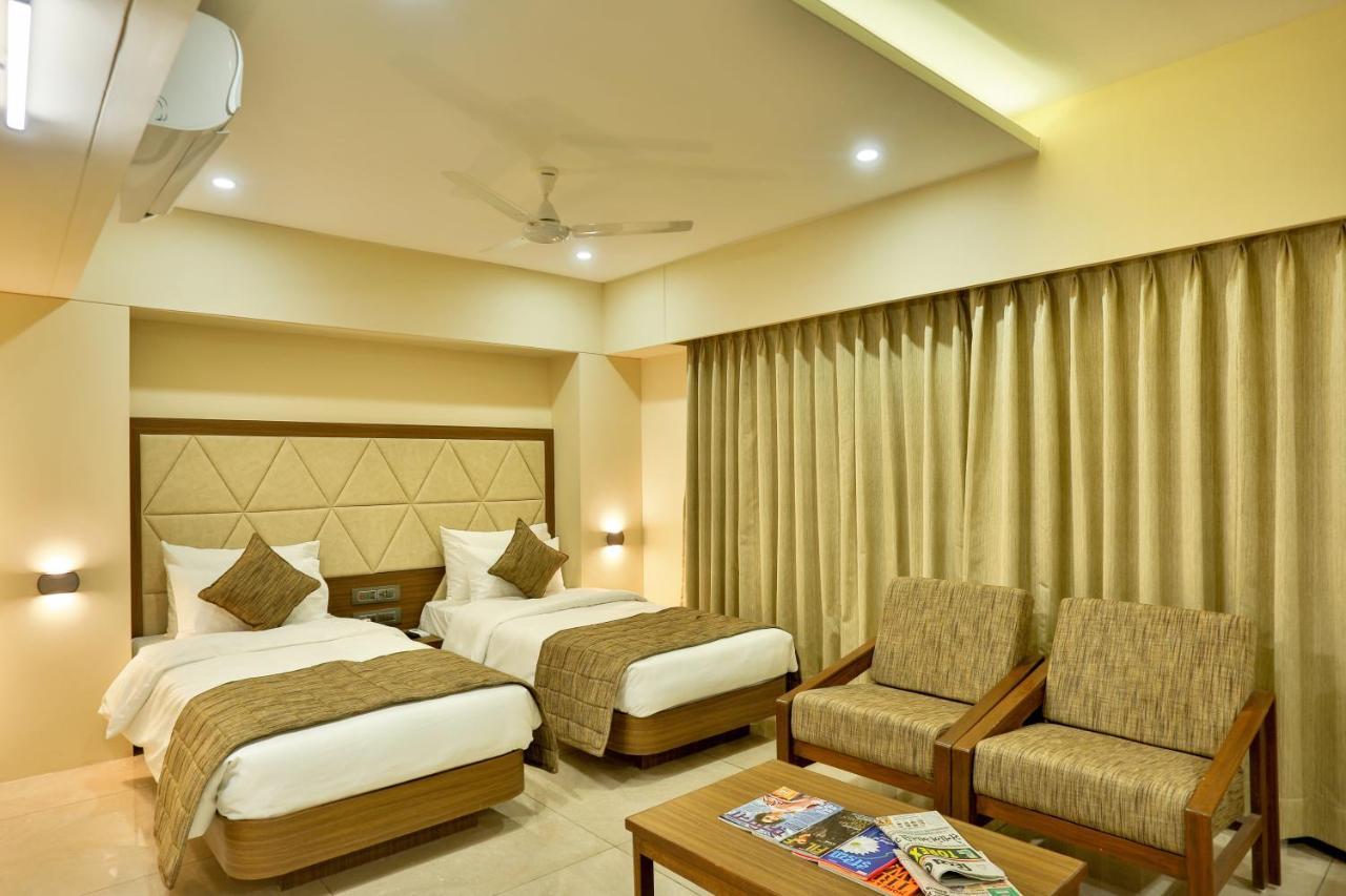 Hotel Kavery Rajkot Extérieur photo