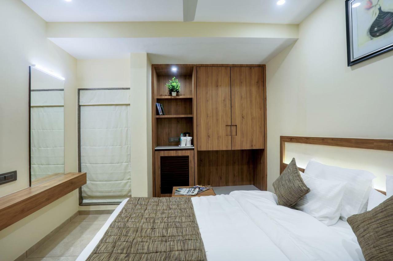 Hotel Kavery Rajkot Extérieur photo