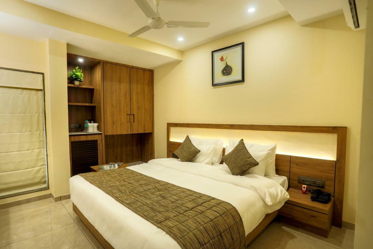 Hotel Kavery Rajkot Extérieur photo