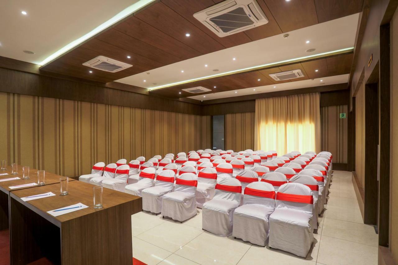 Hotel Kavery Rajkot Extérieur photo