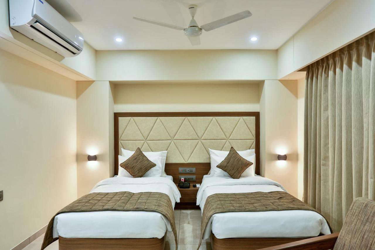 Hotel Kavery Rajkot Extérieur photo