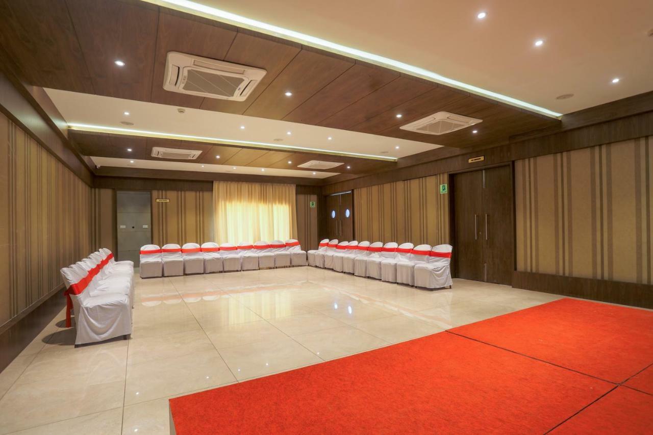 Hotel Kavery Rajkot Extérieur photo