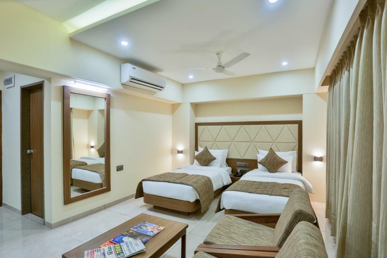 Hotel Kavery Rajkot Extérieur photo